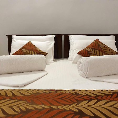 A And D Holiday Inn Anuradhapura Exterior photo